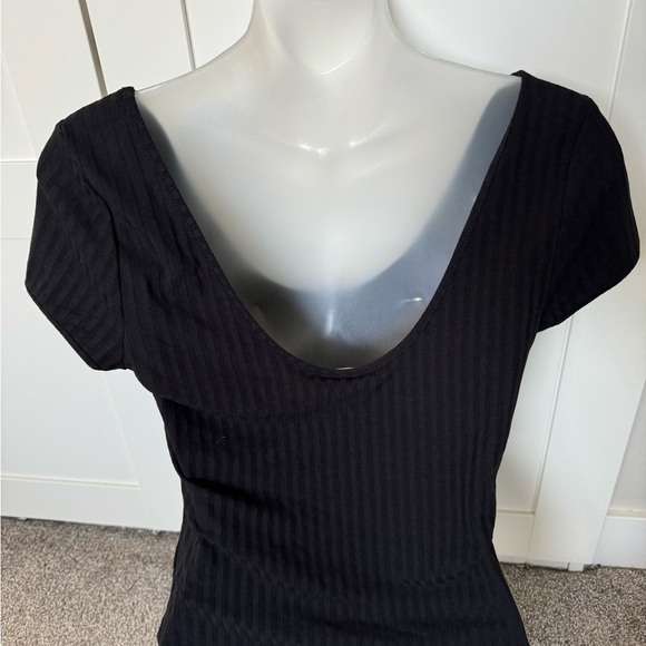 2/$15 NWT H&M Crop Top Ribbed Scoop Neck Baby Tee, Black, Size M - Picture 4 of 5